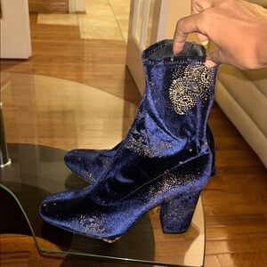 Elegant Blue Velvet Ankle Boots